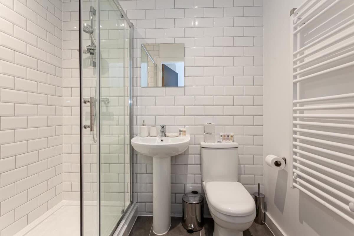 Superb 2 Bed Flat 5Min To Old Trafford Stadium مانشستر المظهر الخارجي الصورة