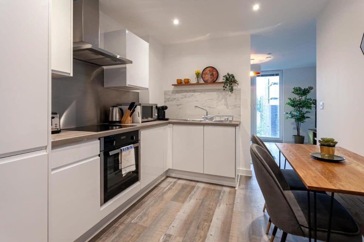 Superb 2 Bed Flat 5Min To Old Trafford Stadium مانشستر المظهر الخارجي الصورة